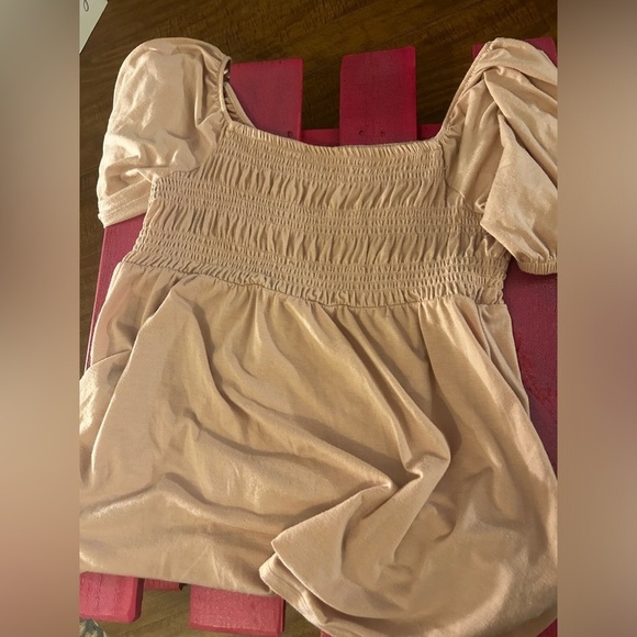 AGLOW Maternity top, size medium. Sidenote: I wore this as a cute, flowy top - Picture 2 of 5